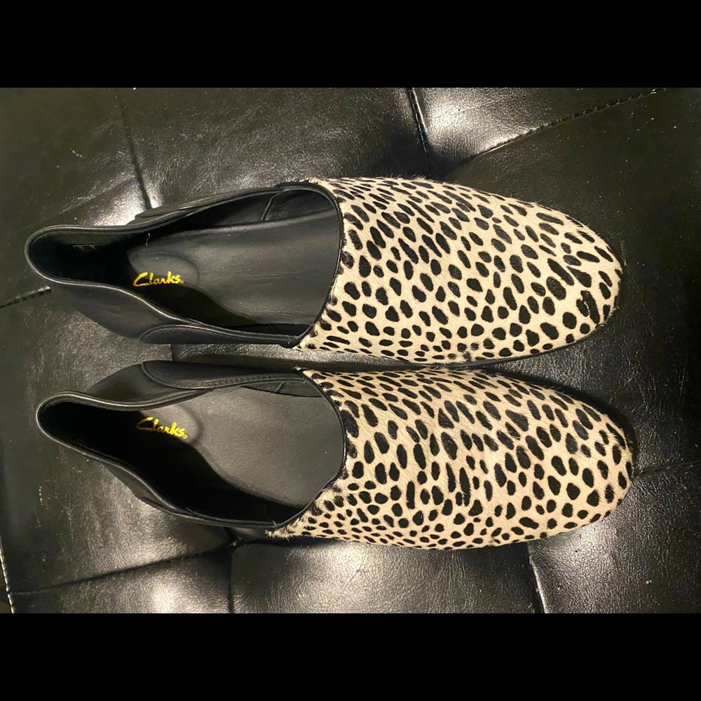 Clarks leather  Dalmatian shoes size 9